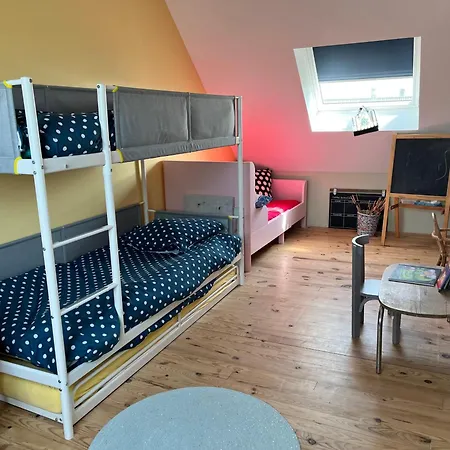 Colora - A 100 M De La Portbail